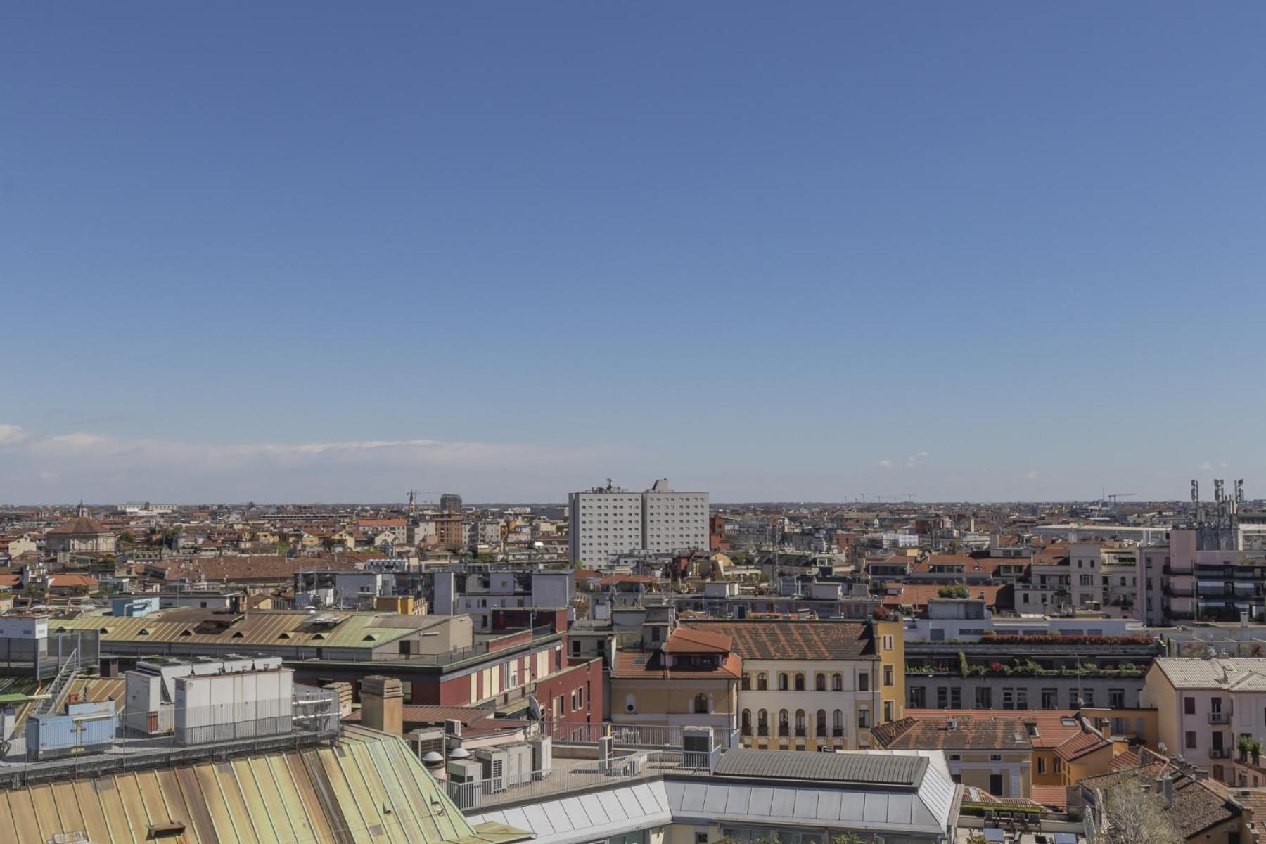 San Babila Central Tower With Panoramic Terrace Overlooking Duomo By Rentopolis ميلان المظهر الخارجي الصورة