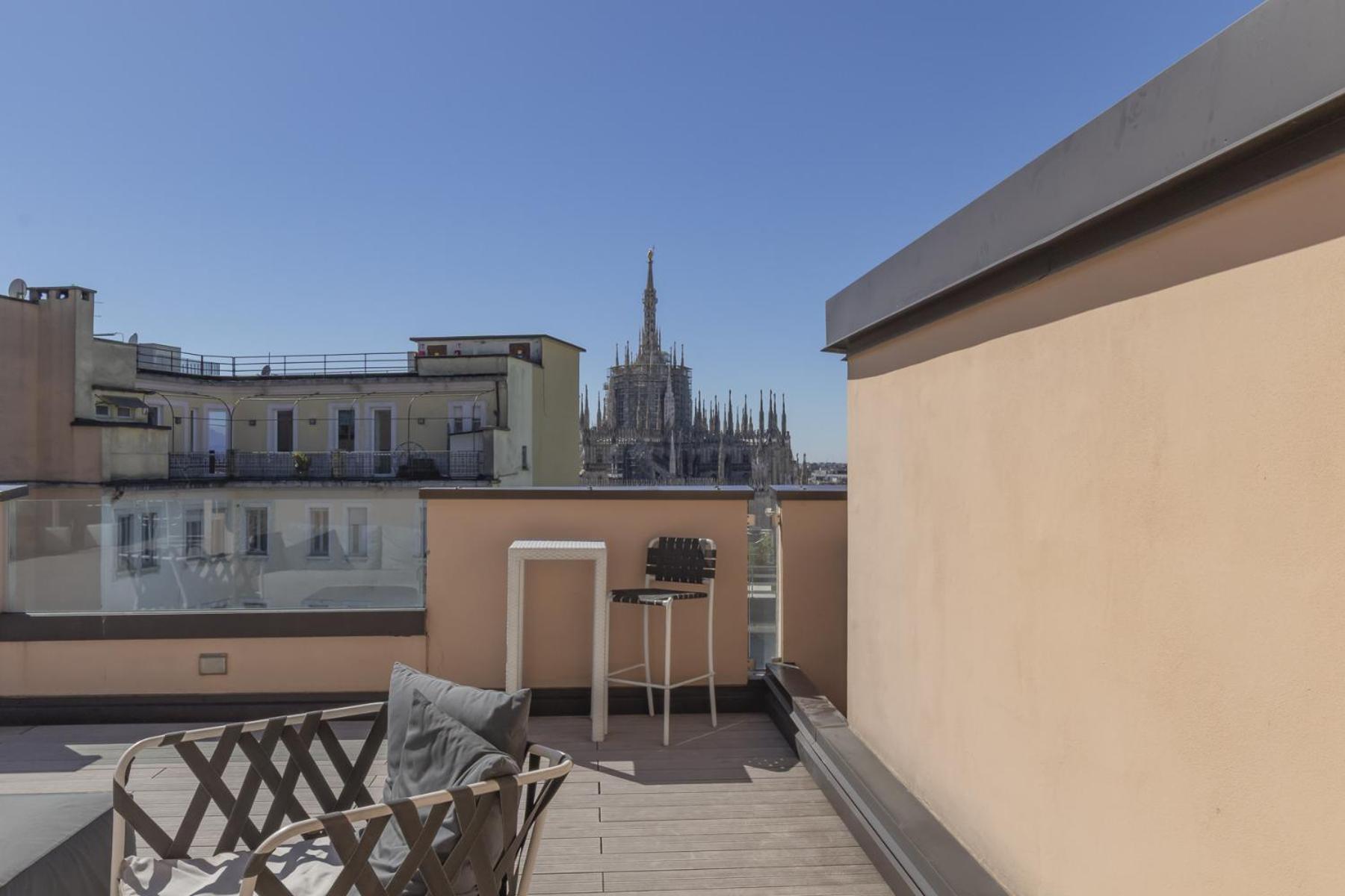 San Babila Central Tower With Panoramic Terrace Overlooking Duomo By Rentopolis ميلان المظهر الخارجي الصورة